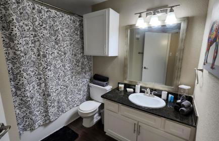 Med Center Charm 2br Haven - Photo 23