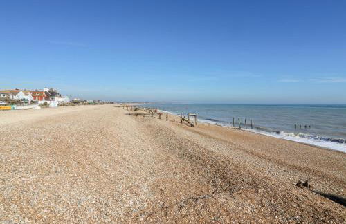 Bucket and Spades- Right on the Beach - Foto 55