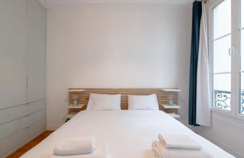 Sophisticated 2BR - Steps to Station - Foto 7