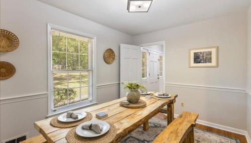 5BR Woodland Retreat on 7 Acres with a Pond - Foto 2