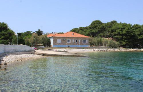 Family friendly seaside apartments Ugljan - 828 - Foto 1