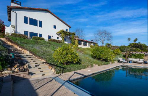 Luxury Home Atop the Hills - Foto 25