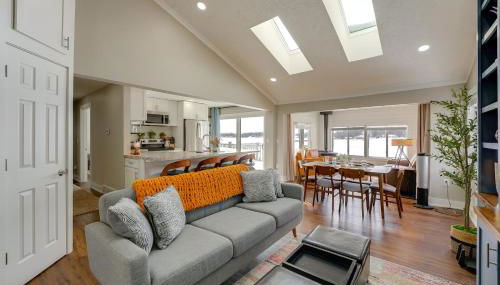 Hike, Fish and Golf Waterfront Gem on Camp Lake! - Foto 4