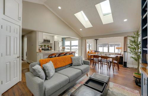 Hike, Fish and Golf Waterfront Gem on Camp Lake! - Foto 4