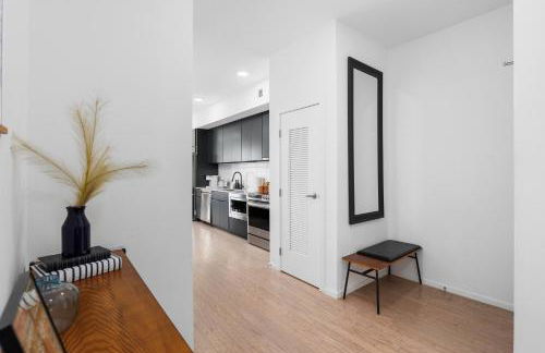 River View High-End Condo with Private Patio and FREE Parking - Foto 19