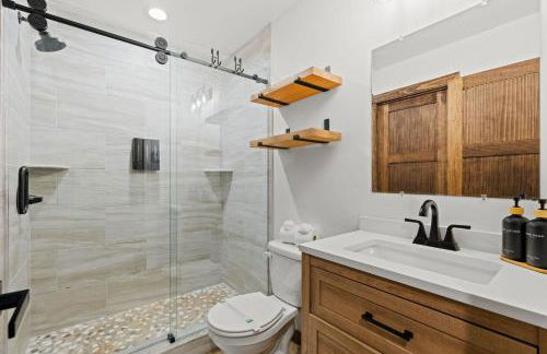 Hot Tub Sauna Spacious Backyard Luxury - Photo 51