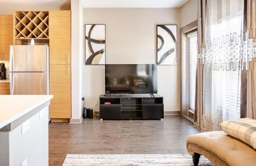 Cozy Uptown apartment with Gym and Swimming pool - Photo 38