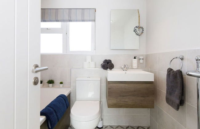 Coastal Retreat for 6 Close to Beaches - Photo 58