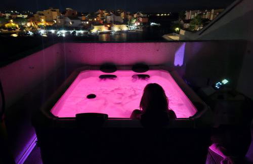 Nautica bulles jacuzzi privatif vue lac marin - Foto 1