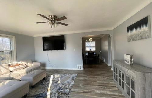 Cozy Euclid Home Near Lakefront - Foto 1