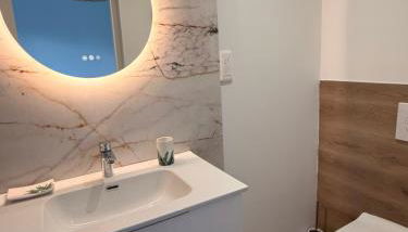 CALA CORSICA - Villas 5 Etoiles T5 Piscine privée - Villa T4 Piscine privée chauffée - Villa T3 Piscine partagée - Internet Fibre - Entièrement Climatisée à Lecci de Porto-Vecchio Cala Rossa - Foto 3, sunbed, Garden view, storage, heating