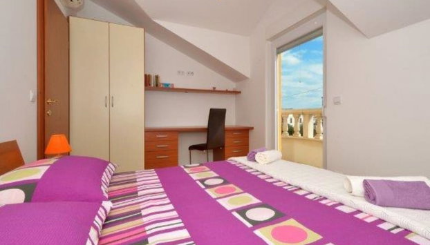 Bright Kaštela Apartment With Balcony and Private Parking - Foto 5, Habitación