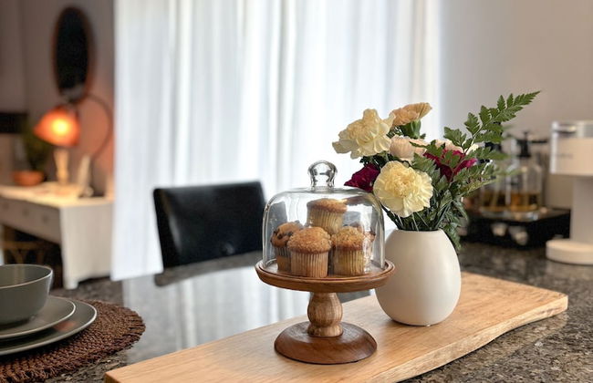 French Inspired Stay Fireplace Coffee bar Cozy - Foto 19