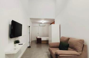 ZONA LUXURY 2 a 5 min de la ESTACIÓN DE TREN Y BUS MARÍA ZAMBRANO - Foto 1