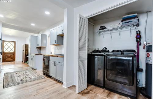 Charming 2 bedroom house 1 mile from U of O - Photo 11