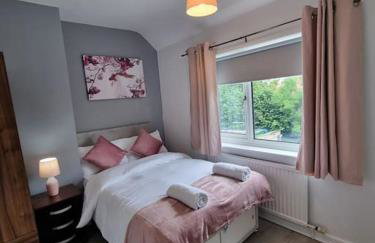 Comfy stays, Rotherham for contractors & Families, spacious, conservatory, free parking, wifi, 3BDR - Foto 53
