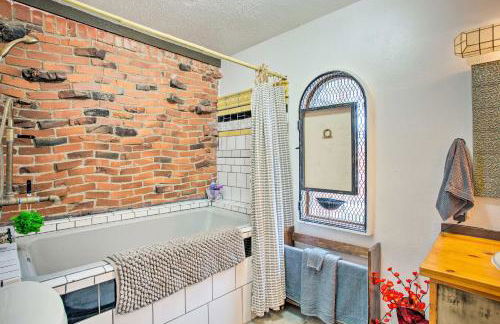 Pet-Friendly River District Gem 5 Mi to Stockyards - Photo 16