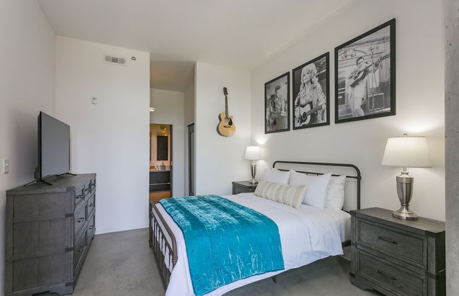 Mid Century Modern Downtown Condo | 30+ Night Min - Foto 4