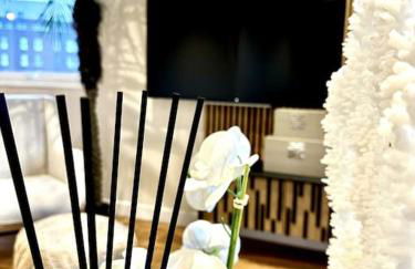 Exclusive Marina View Apartment Free Parking - Photo 14