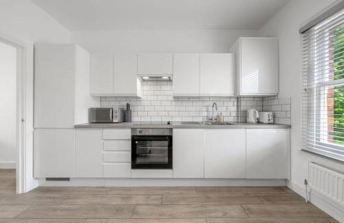 Modern Split Level 2BR Spacious Apt Maida Vale - Photo 26