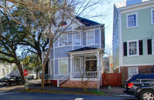 Big Blue House - Near Forsyth Park - Lower Unit - Photo 2