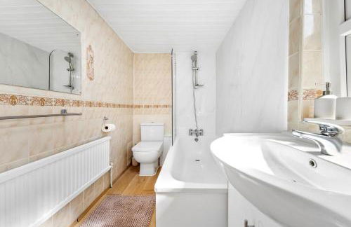 4BR North London I WiFi, Garden, Near Shops - Foto 52