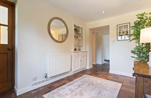 Stunning Countryside Home in Surrey by 53 Degrees Property, Ideal for Family Getaways, Private Tennis Court! - Foto 62