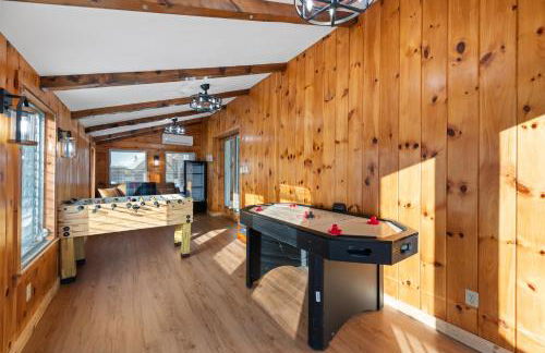 NEW Modern Barrel Getaway HOT TUB & Game Room - Foto 29