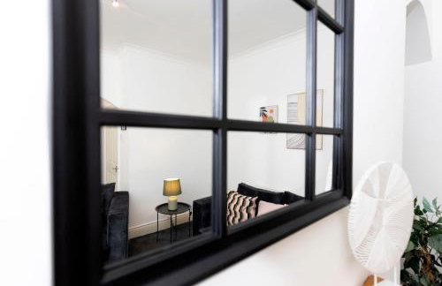 Charming and comfortable property by Our Home Short Stays very spacious with super fast WiFi close to the Metro Centre and Newcastle City Centre - Foto 14