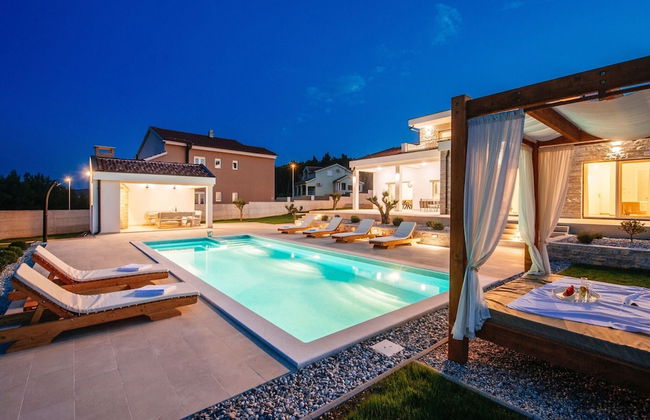 Villa With Private Pool and Garden - Foto 27