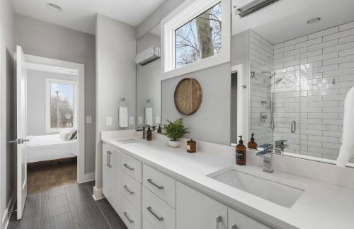 Modern Luxury Rooftop Deck, 3 mi to Downtown - Foto 31