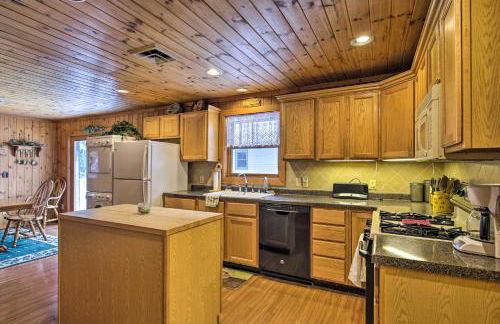 Lakefront Escape with Fishing Pier and Snowmobiling! - Foto 27