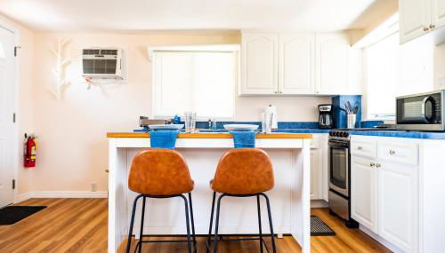 Sun-Drenched 1BR Apt - 5min walk to Beach - Foto 4, stove, dishwasher, pet friendly, toaster, minibar