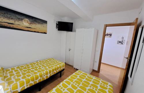 Céntrico apartamento en Valencia próximo parada de metro Ángel Guimerà - Foto 14