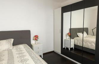 Modern Apartment with Balcony & Parking - Foto 9