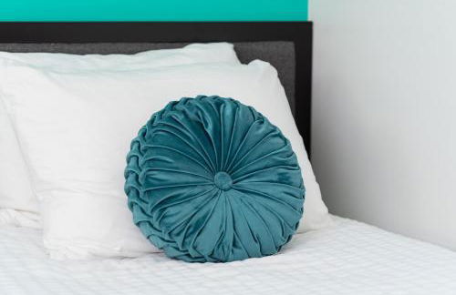 Unit 106 Stylish Condo with Free Parking and Close to Downtown - Foto 7