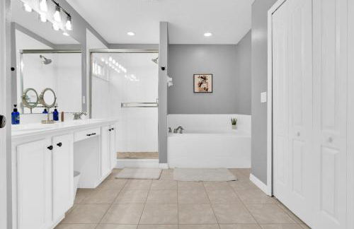 Stunning West Haven Villa with Private Pool Spa and Balcony Near Disney - Foto 15