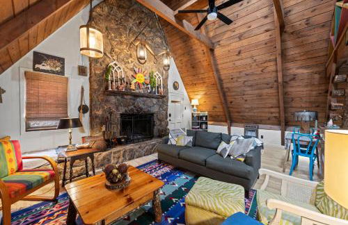 A-Frame with VIEWS - Walk to Downtown and Park - Pets OK - Foto 9