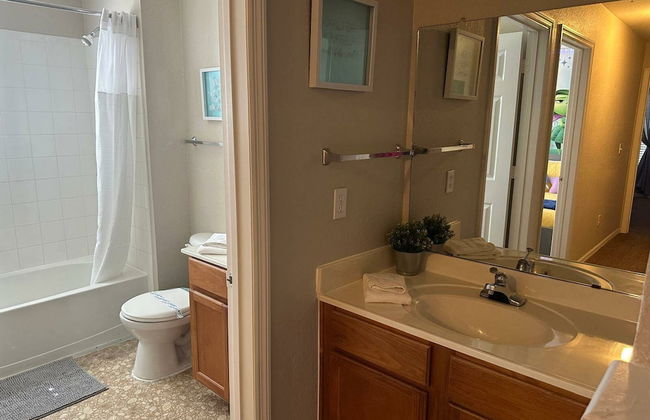 Charming Townhouse Near Disney - Photo 20