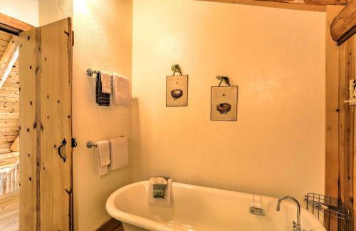 13 Mi to Mt Shasta Log Home on 60 Acres! - Foto 16