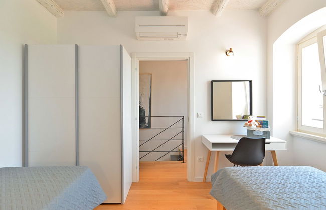 House 1650 - Photo 5