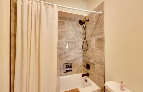 Duplex with Furnished Patio Near Lake Ouachita! - Foto 13