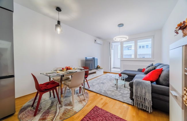 Modern Oasis With Terrace - Photo 15