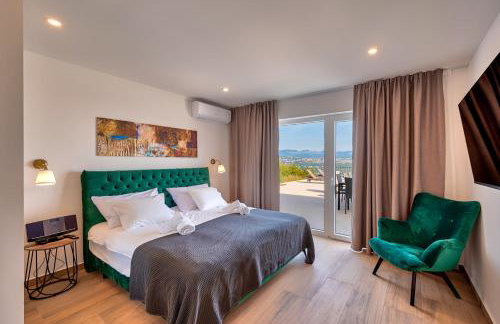 Villa Esarjo with Heated Pool and Sea View - Foto 38