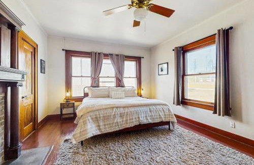 Walkable 1900s Home with Porch in Downtown Buda - Foto 10