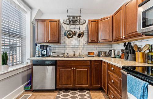 HOT TUB Firepit Pool Table Patio Cozy Downtown Denver - Foto 29