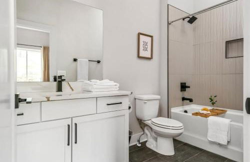 Side-by-Side Homes with Hot Tubs - Sleeps Over 20 Guests - Photo 22