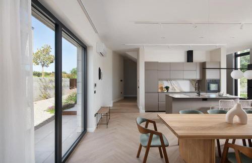 Brand NEW villa S58 with HEATED pool - Foto 9