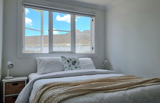 Cheerful 5 - Bedroom Home - Free Parking - Foto 6