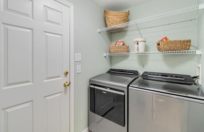 Amazing Vacation Home With Private Pool at Highland Reserve! - Photo 41